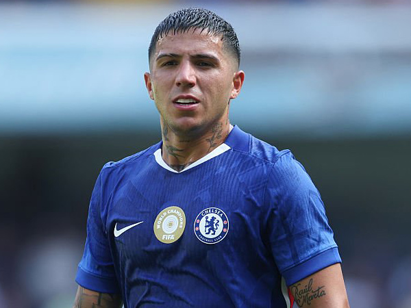 Kabar Ketertarikan PSG Hanya Rumor, Enzo Fernandez Bertahan di Chelsea